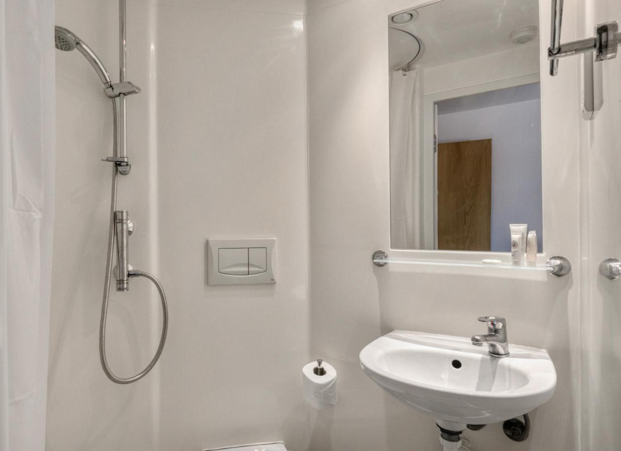 Bright & Central Room In Luton, Sleeps 2 Лутон Екстер'єр фото